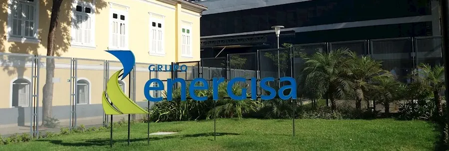 Foto gramado com logo do Grupo Energisa